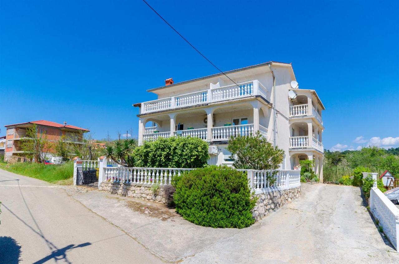 Apartments Ester Лопар Екстериор снимка