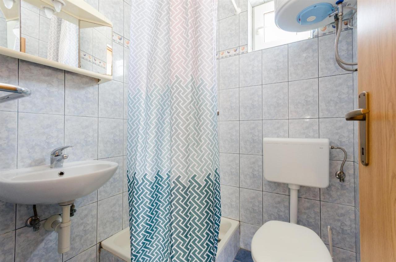 Apartments Ester Лопар Екстериор снимка