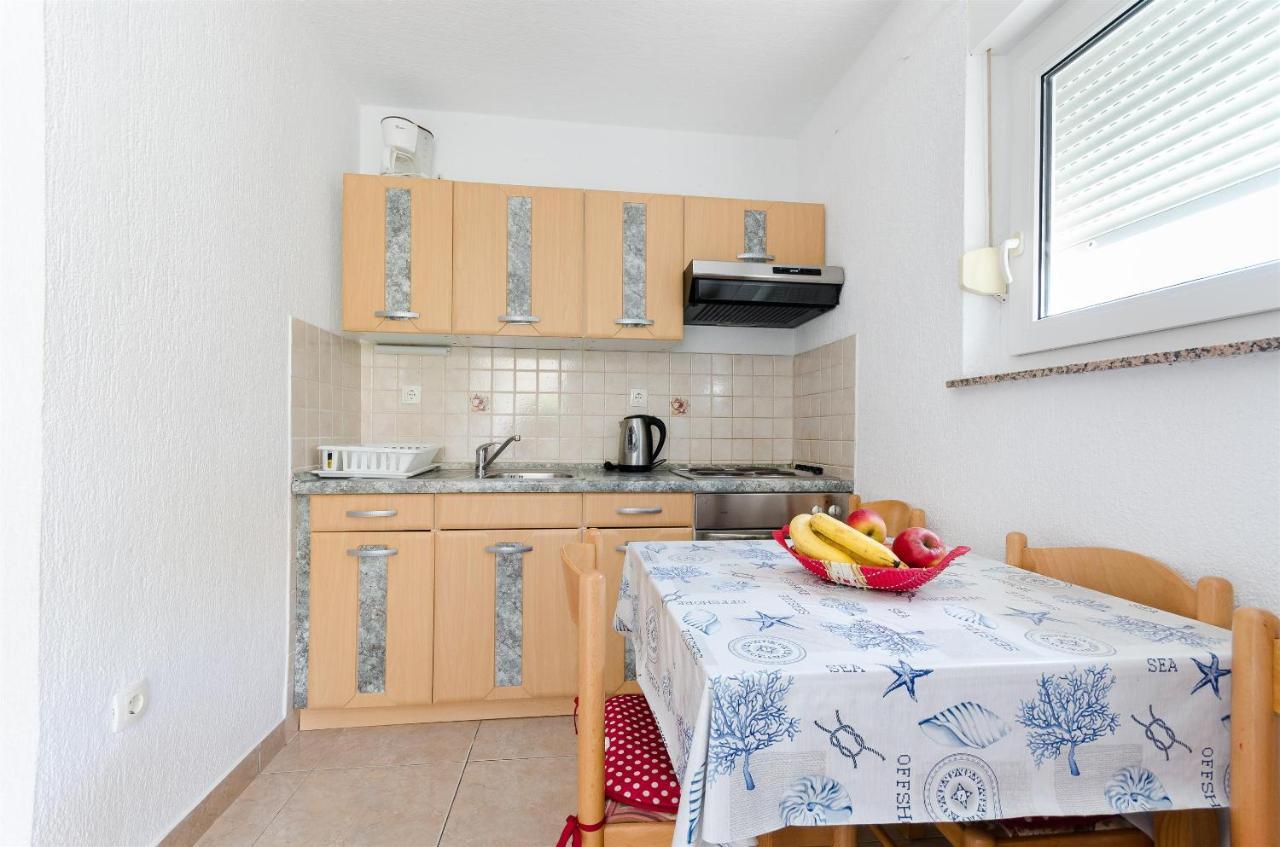Apartments Ester Лопар Екстериор снимка