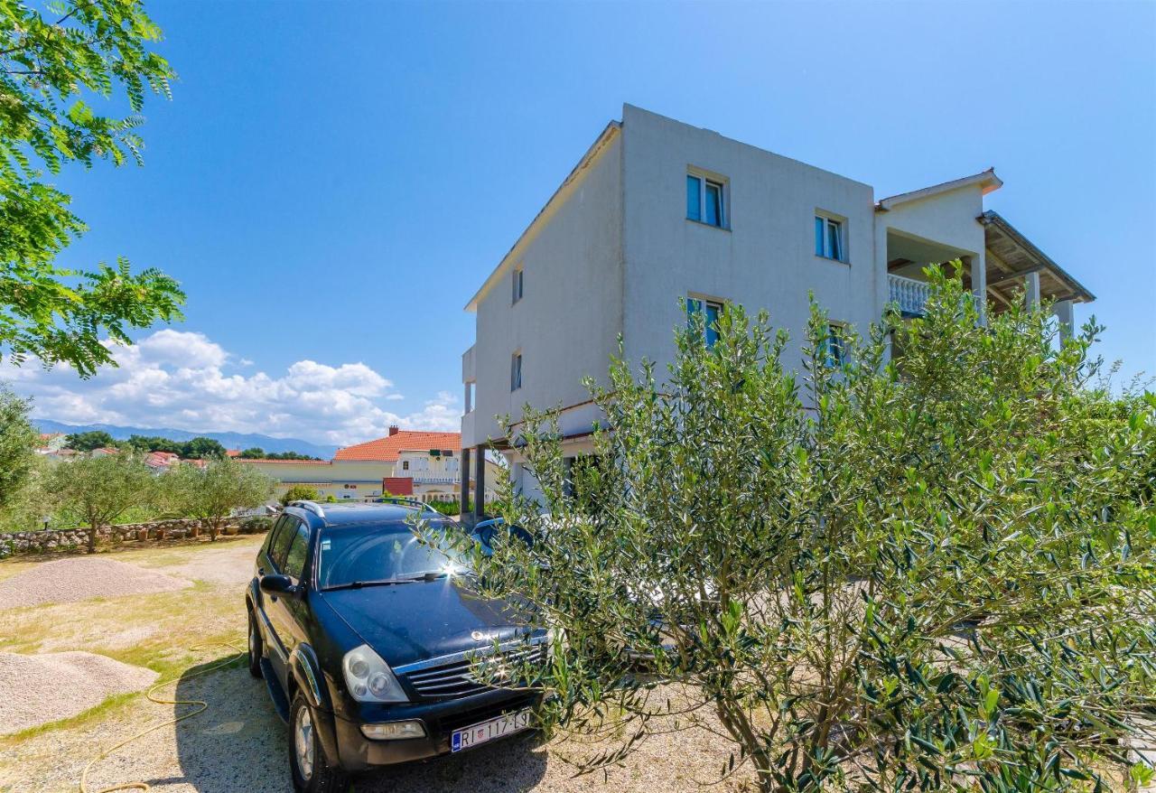 Apartments Ester Лопар Екстериор снимка