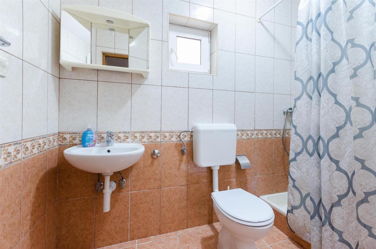 Apartments Ester Лопар Екстериор снимка