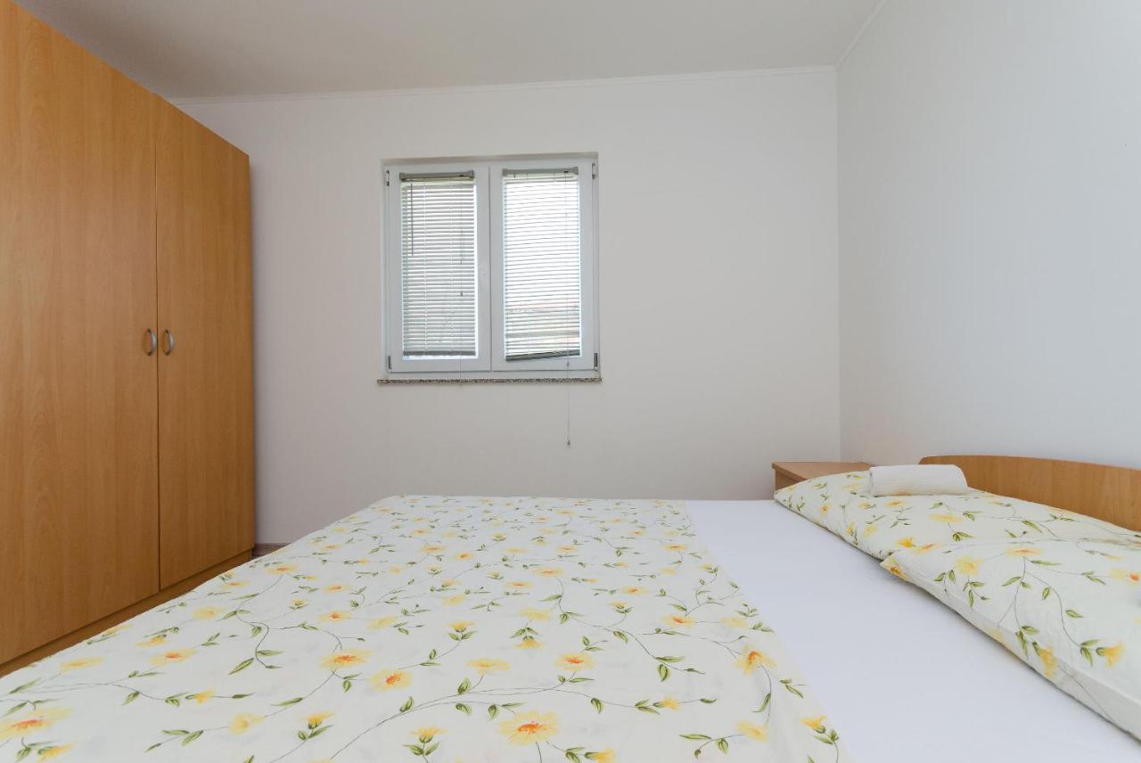 Apartments Ester Лопар Екстериор снимка