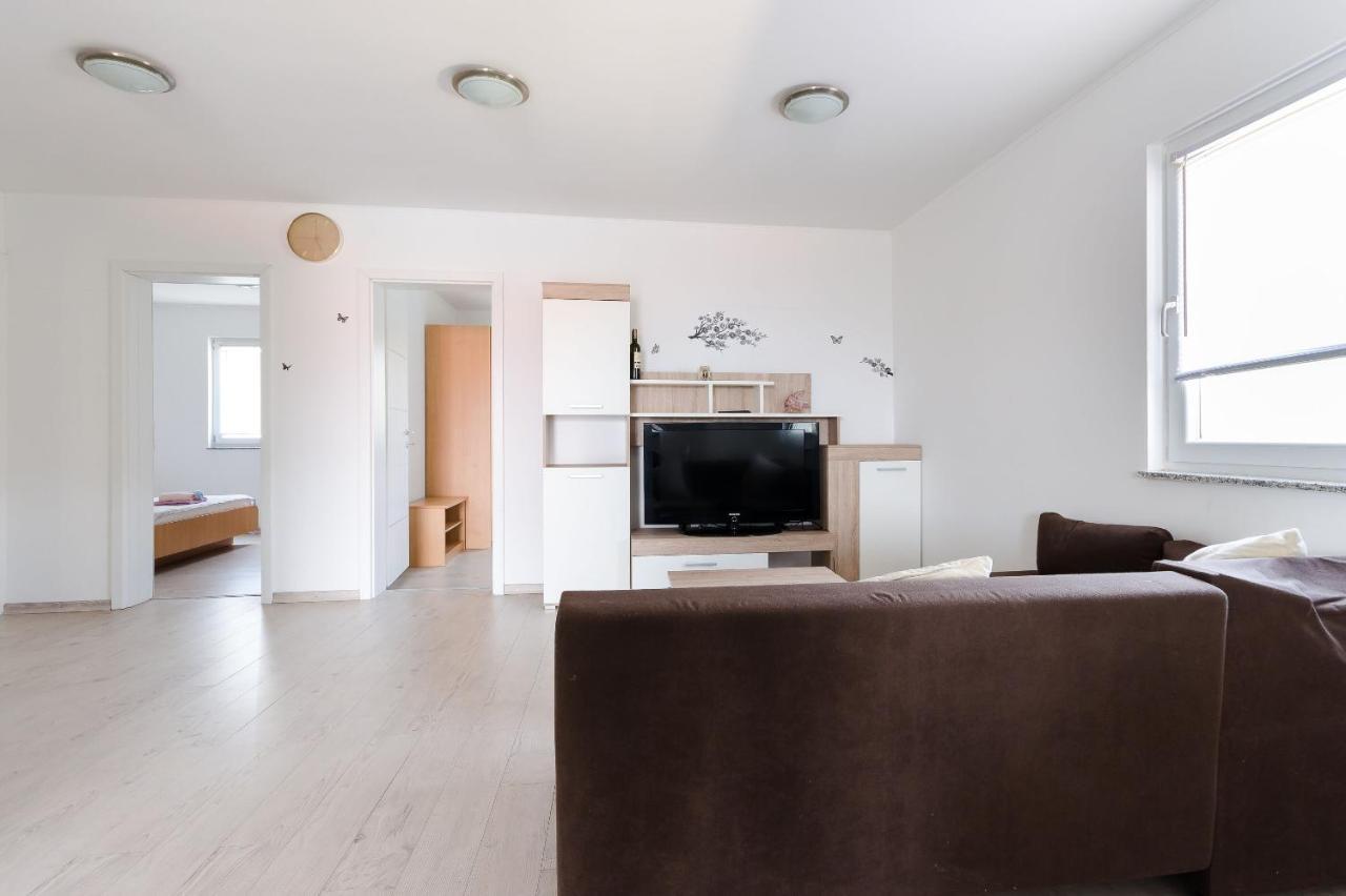 Apartments Ester Лопар Екстериор снимка