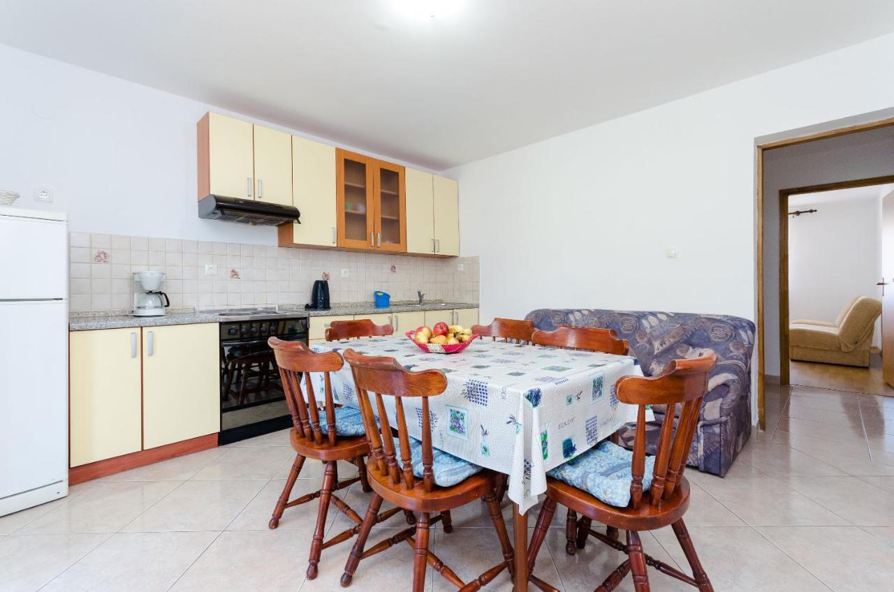 Apartments Ester Лопар Екстериор снимка
